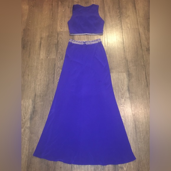Juniorโs Two Piece Formal Dress Size 1 - Picture 8 of 12